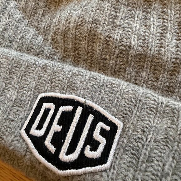 Deux Ex Machina - Shield Beanie - Picture 2 of 3